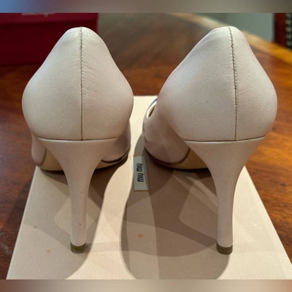 ⭐️Host Pick⭐️ Never worn Authentic Miu Miu pumps sz 38 - Picture 3 of 8